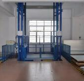 升降平臺(tái)使用減速機(jī)和液壓油缸的對(duì)比